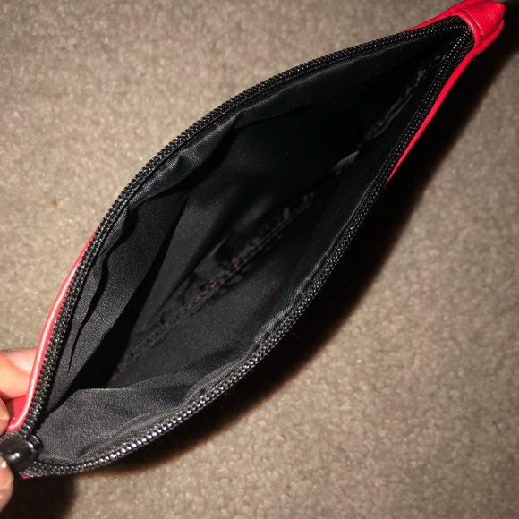👛 Red makeup bags - Picture 2 of 3